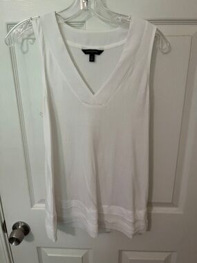 Banana Republic White Sleeveless V-Neck Tank